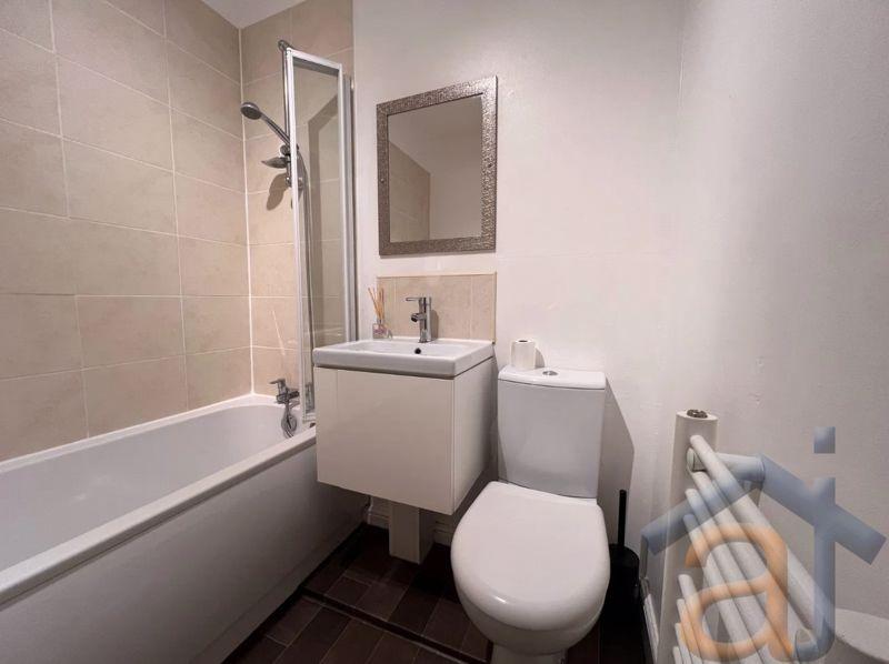 Bathroom - Photo 2