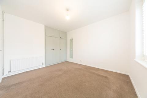 2 bedroom flat to rent, Enmore Road, London SE25