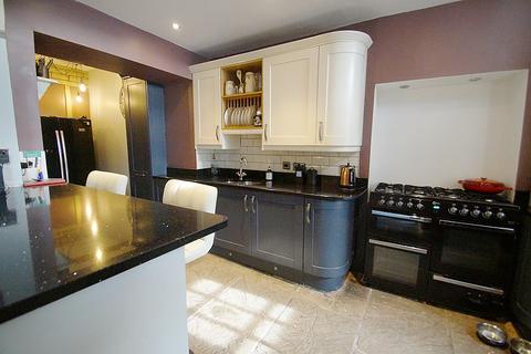 4 bedroom semi-detached house for sale, Stockport Road, Mossley OL5