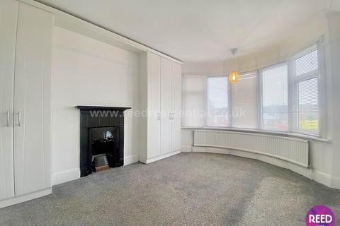 3 bedroom end of terrace house for sale, Prince Ave, Westcliff On Sea