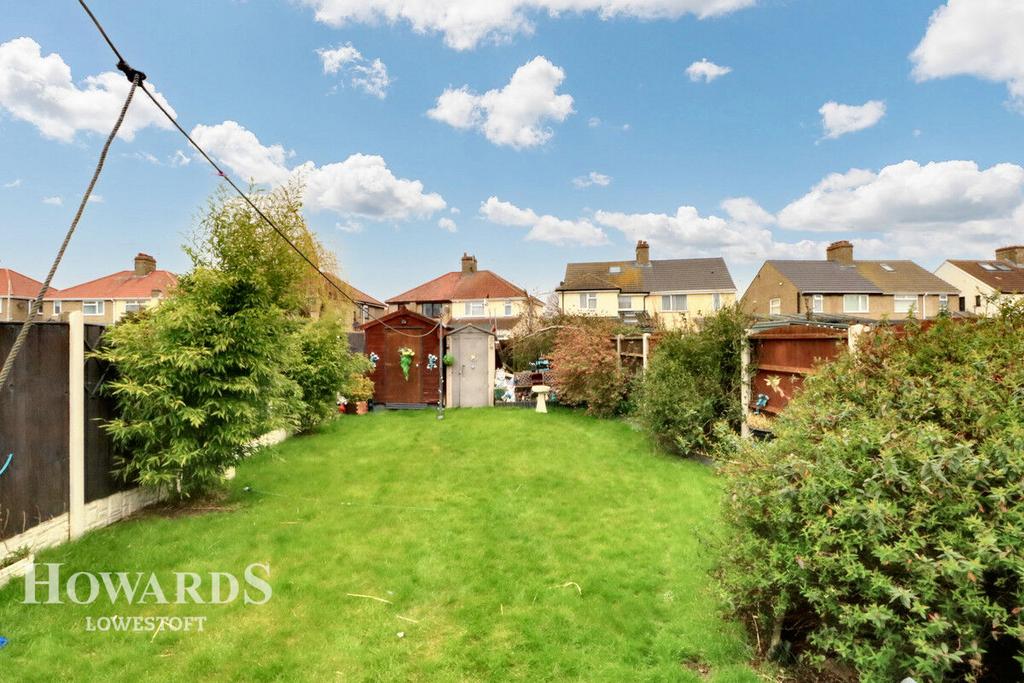 Kimberley Road, Lowestoft 3 bed semidetached house for sale £230,000