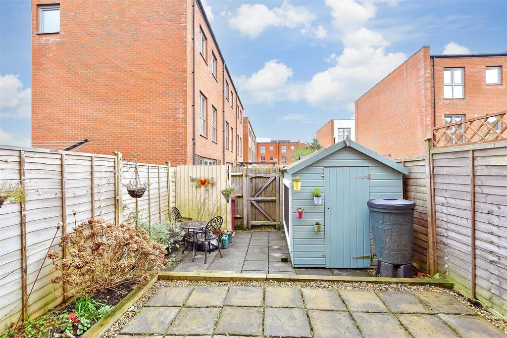 Longley Road, Chichester, West Sussex 3 bed terraced house for sale £