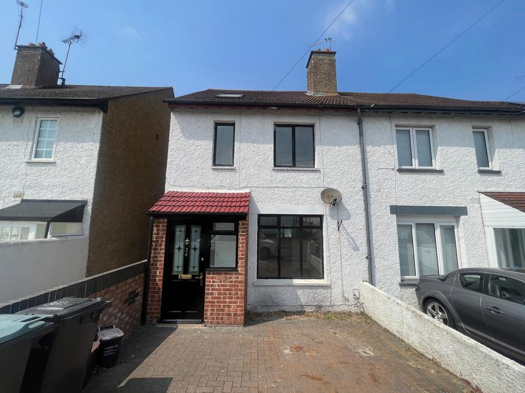Preston Road, Gravesend DA11 4 bed end of terrace house to rent £
