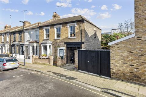 3 bedroom maisonette for sale, Elfort Road, London, N5