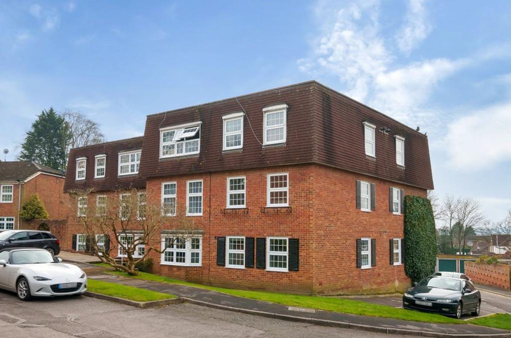Milton Gardens, Wokingham, RG40 2 bed apartment for sale £290,000
