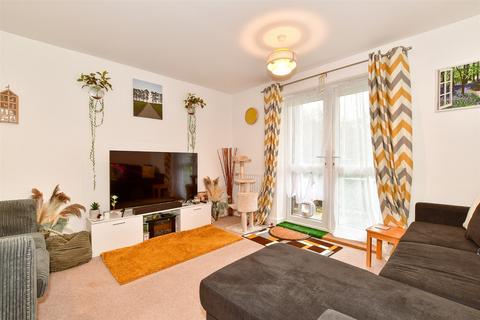 2 bedroom ground floor flat for sale, Shetland Close, Cranleigh, Surrey