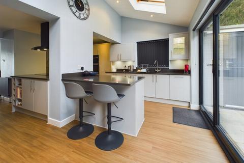 11 Barnmead, Haywards Heath, RH16 1UY