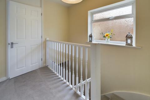 11 Barnmead, Haywards Heath, RH16 1UY