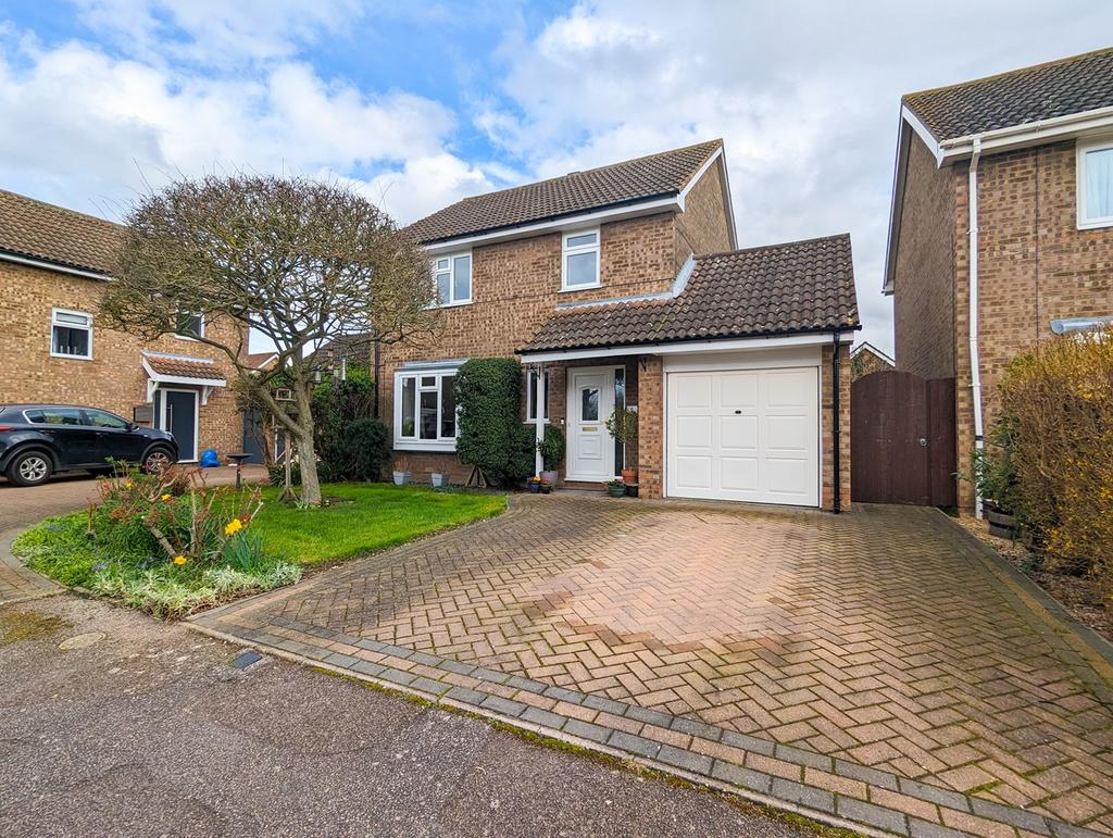 Kittiwake Close, Biggleswade, SG18 4 bed detached house for sale £450,000