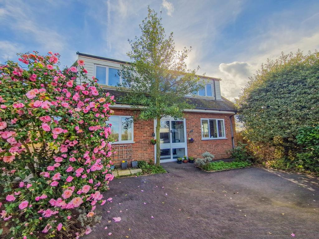 Honey Hill, Gamlingay, Sandy, SG19 5 bed detached house for sale £795,000