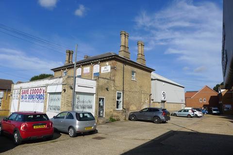 Office to rent, Clifton Road, Shefford, SG17