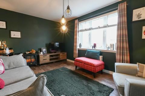 6 Caledonian Crescent, Law, Carluke, ML8 5FL