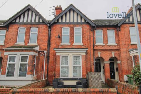 2 bedroom flat for sale, Ainslie Street, Grimsby DN32