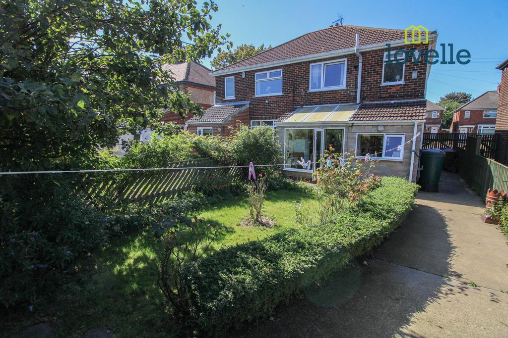 Chelmsford Avenue, Grimsby DN34 3 bed semidetached house for sale £