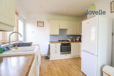 12 Clyfton Crescent, Immingham, DN40 2BA