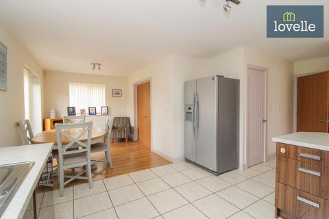 32 Gloria Way, Grimsby, DN37 9SW
