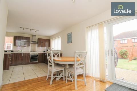 32 Gloria Way, Grimsby, DN37 9SW