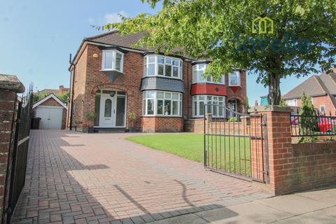 3 bedroom semi-detached house for sale - Humberston Road , Grimsby DN32