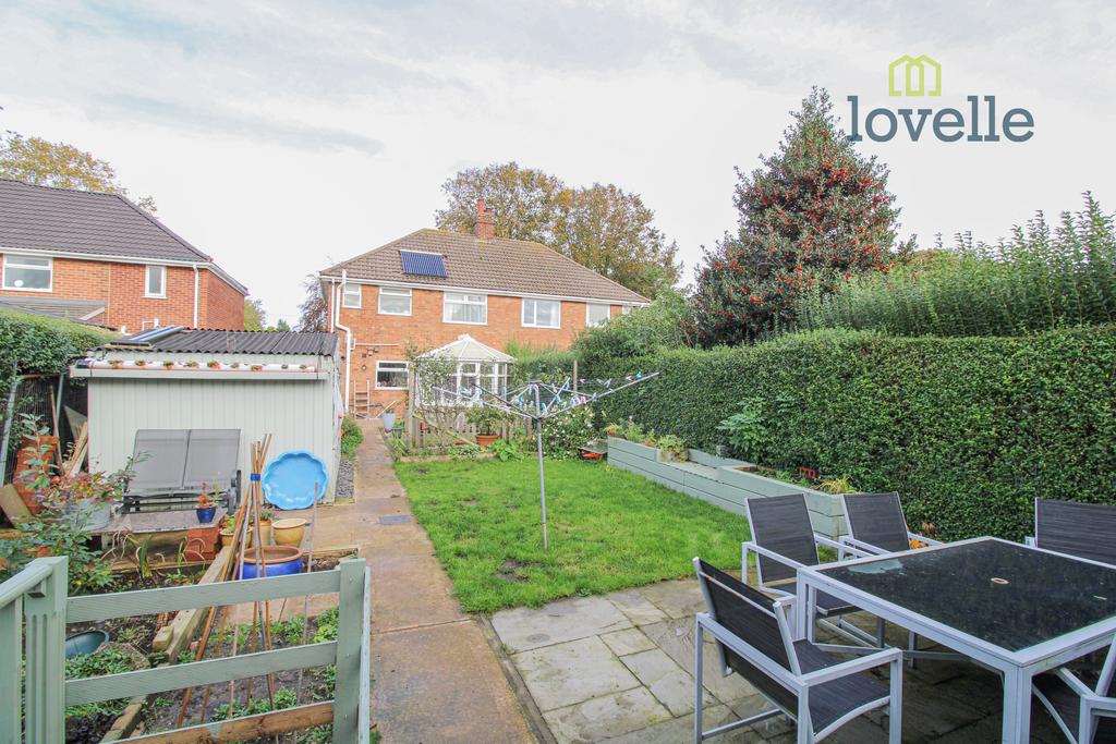 Tetney Lane, HoltonleClay DN36 3 bed semidetached house for sale £214,950