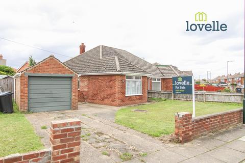 2 bedroom semi-detached bungalow for sale, Worlaby Road , Grimsby DN33