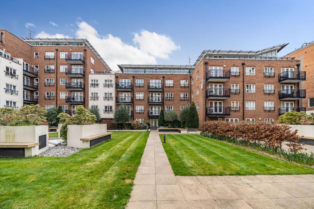 Seven Kings Way, Kingston upon Thames 1 bed flat for sale £364,950