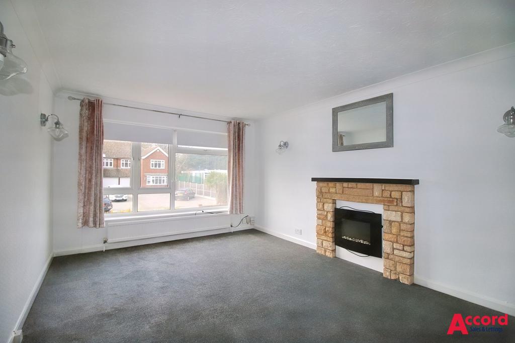 Marlborough Gardens, Upminster, RM14 2 bed to rent £1,400