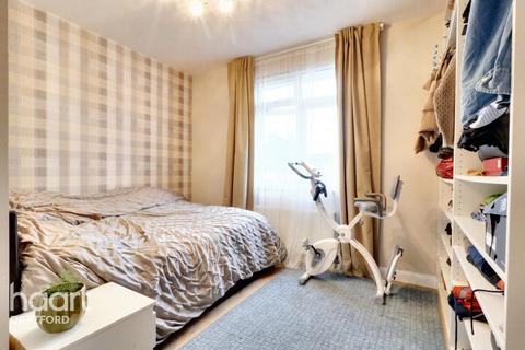 11 Moat Lane, Erith, DA8 2NG