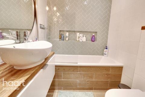 11 Moat Lane, Erith, DA8 2NG
