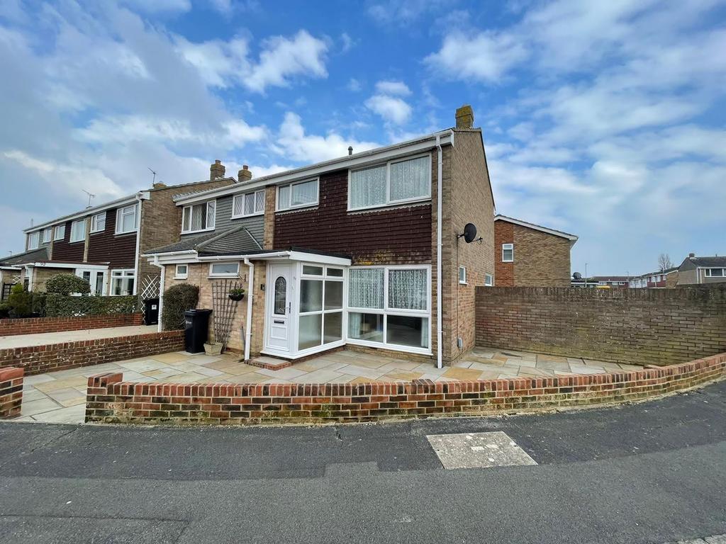 Godwit Road, Southsea, PO4 3 bed end of terrace house £1,295 pcm (£