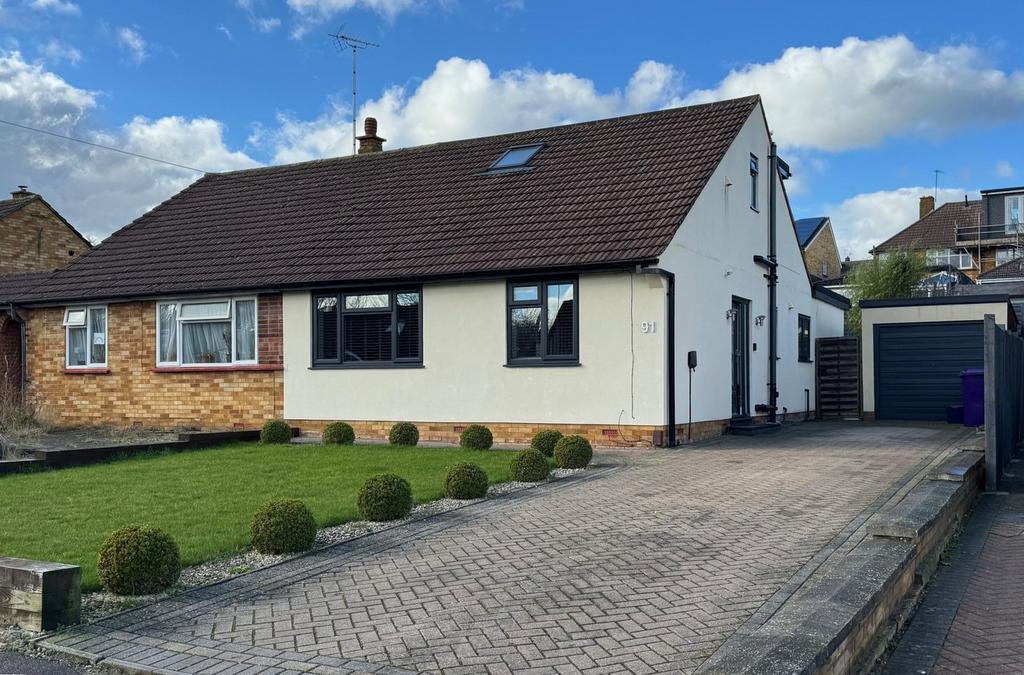 Ninesprings Way, Hitchin, SG4 3 bed semidetached bungalow for sale £