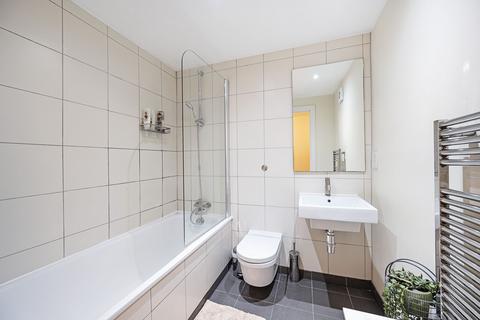 1 bedroom flat to rent, High Timber Street, City, London, EC4V