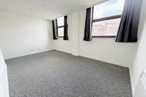 4 bedroom flat to rent, Bournemouth