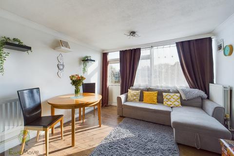 2 bedroom flat for sale, Tonbridge House, Cypress Court, Wainscott, Rochester ME2 4QD