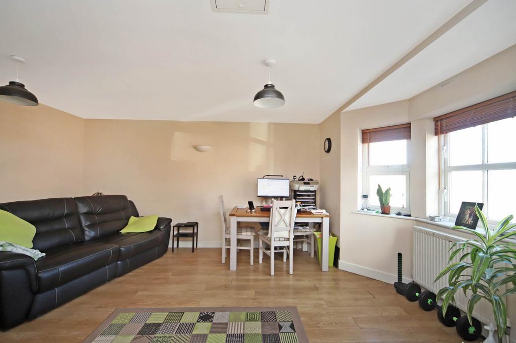 Langdon Street, Tring 1 bed apartment £995 pcm (£230 pw)