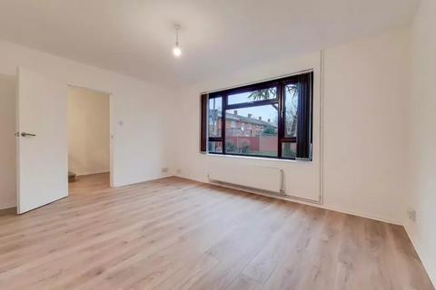 3 bedroom terraced house to rent, Strathdon Drive, London SW17