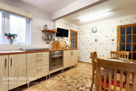 2 bedroom detached bungalow for sale - Briarbank Close, Stoke-on-trent
