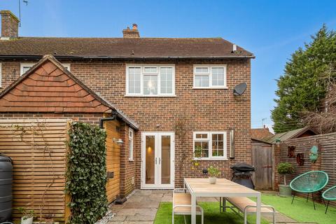 3 bedroom end of terrace house for sale, The Street, Newington, CT18