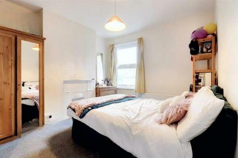 3 bedroom end of terrace house to rent, Trevelyan Road, London, SW17