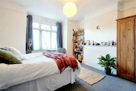 3 bedroom end of terrace house to rent, Trevelyan Road, London, SW17