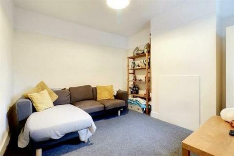 3 bedroom end of terrace house to rent, Trevelyan Road, London, SW17