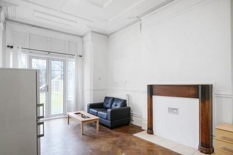 Studio to rent - Uxbridge Road, London W3