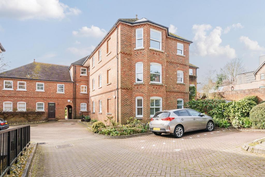 Mead Road, St. Cross Mede Mead Road... 2 bed ground floor flat for sale