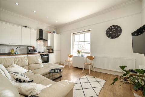3 bedroom apartment to rent, Kings Avenue, London, SW4