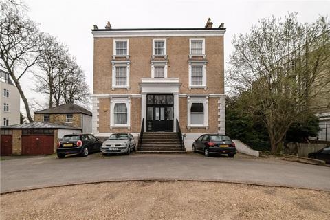 3 bedroom apartment to rent, Kings Avenue, London, SW4