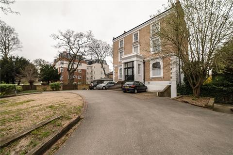 3 bedroom apartment to rent, Kings Avenue, London, SW4