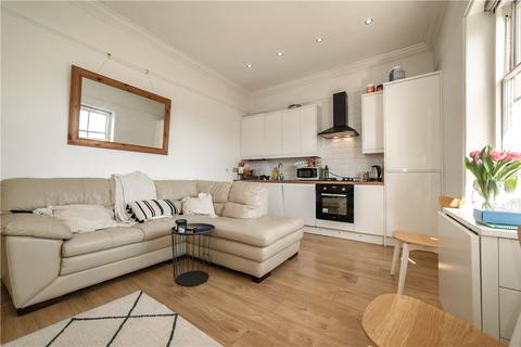 3 bedroom apartment to rent, Kings Avenue, London, SW4