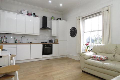 3 bedroom apartment to rent, Kings Avenue, London, SW4
