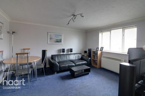 2 bedroom flat for sale, Chantress Close, Dagenham
