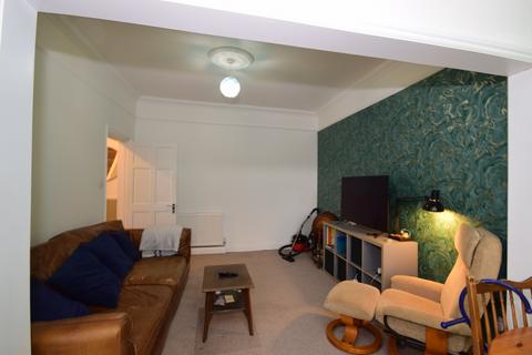3 bedroom flat to rent, Marine Parade Sheerness ME12