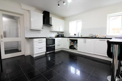 1 Addington Close, Henlow, SG16 6LX